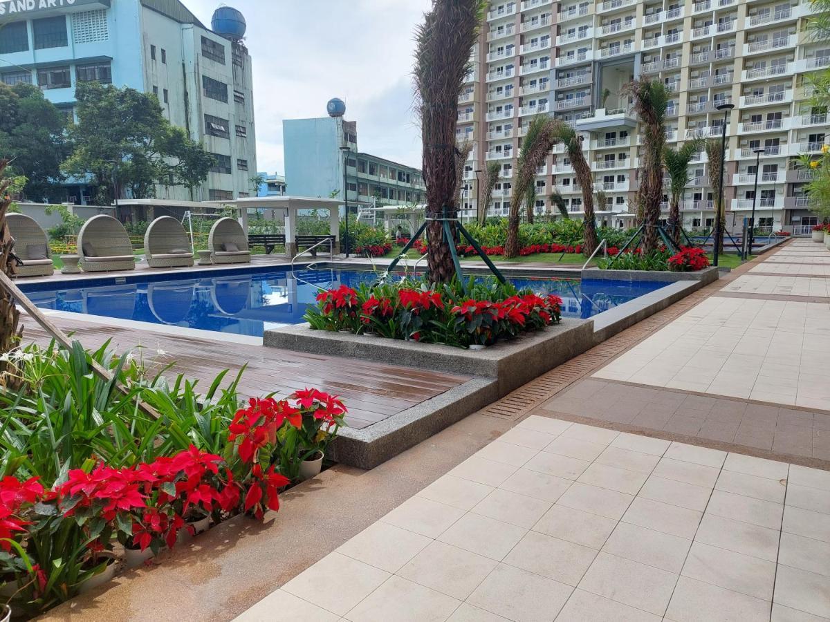Infina Towers Project 4 Aurora Boulevard Quezon City Манила Экстерьер фото